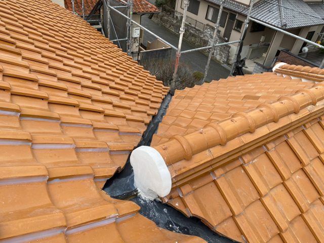 明石市の谷板金の交換を終えた屋根